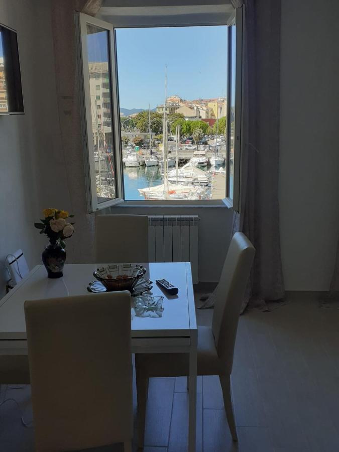 Ferienwohnung Casa Del Porto Savona Exterior foto